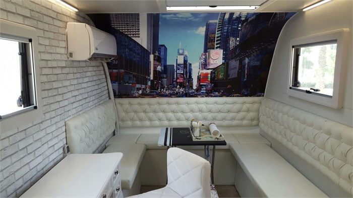 קרון אירוח VIP